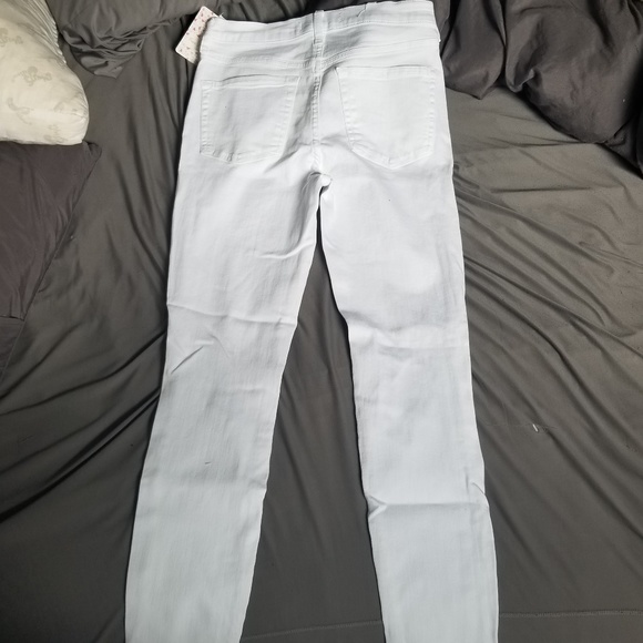Brand new FREE PEOPLE white Jean's size 29 NWT - Picture 3 of 8